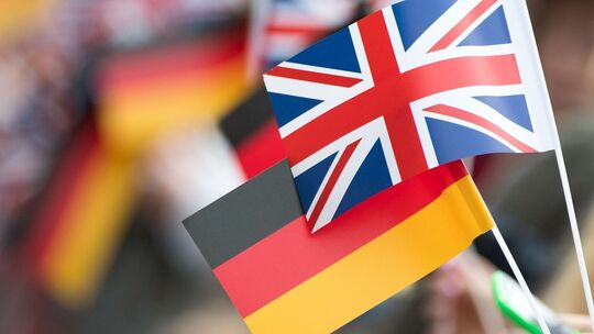 Flaggen von Deutschland Großbritannien Flaggen von Deutschland Großbritannien