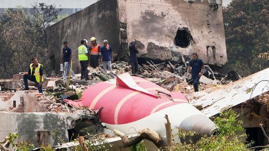 Nach dem Flugzeugabsturz in Indien