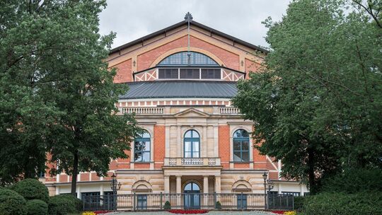 Bayreuther Festspielhaus am Grünen Hügel
