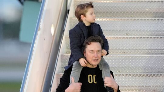 Elon Musk mit Sohn X