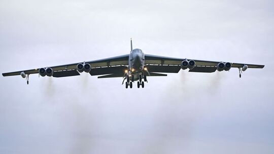 US-Passagierflugzeug muss B-52-Bomber ausweichen. (Symboldbild)