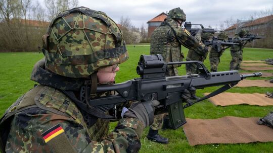 Grundausbildung bei der Bundeswehr. (Archivbild)