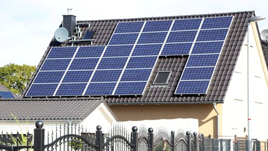 Photovoltaikmodule auf einem Dach