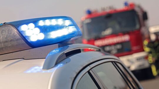 Einsatzkräfte von Feuerwehr und Polizei