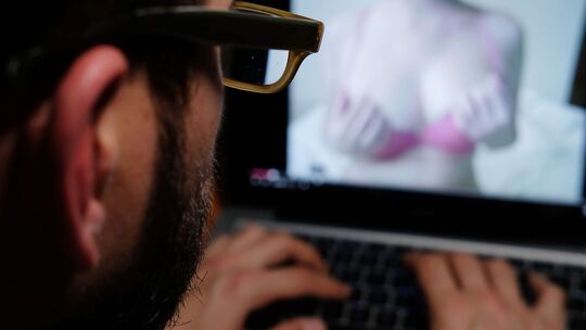 Porno auf dem Laptop