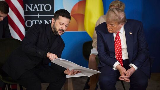 Selenskyj und Trump (r)