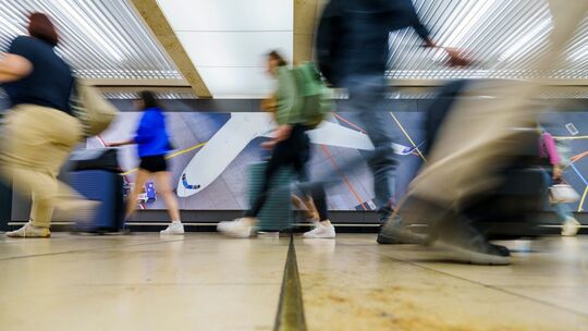 Passagiere im Flughafen Frankfurt/Main