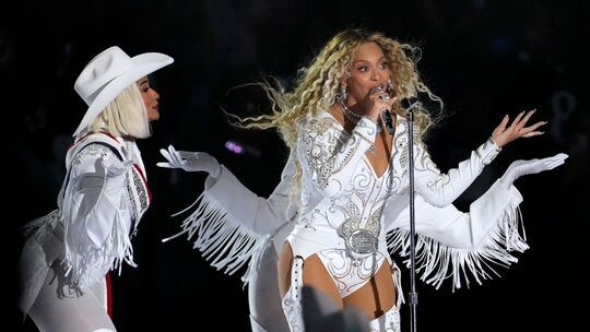 Beyoncé in der Halbzeitpause des NFL-Footballspiels