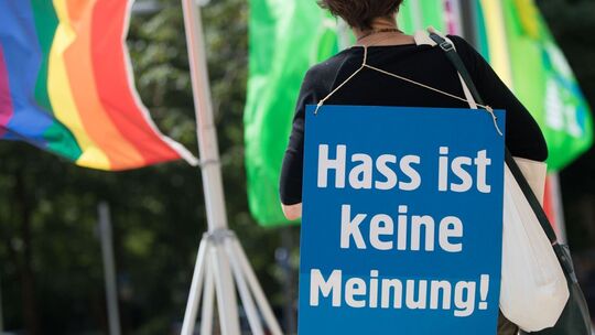 Protest gegen Hassnachrichten