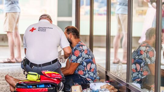 Mainzer Hitzebus: Wasser-Verteilaktion für Obdachlose