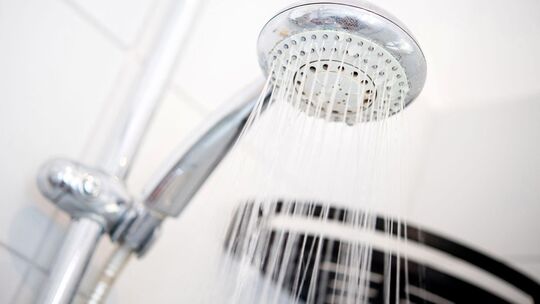 Wasser aus der Dusche