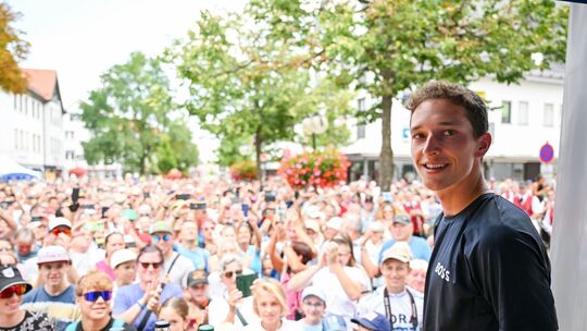 Radsportler Lipowitz in seiner Heimatstadt Laichingen empfangen