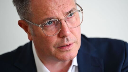 Ministerpräsident Schweitzer