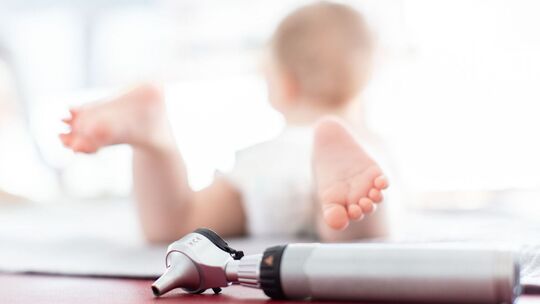 Säugling beim Kinderarzt