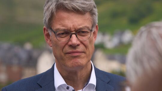 Verkehrsminister Schnieder auf Sommerreise in Rheinland-Pfalz