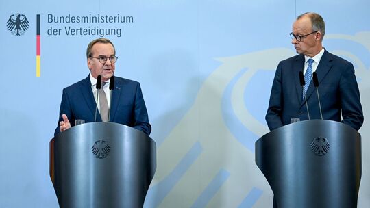 Pressekonferenz nach Kabinettssitzung im Bendlerblock