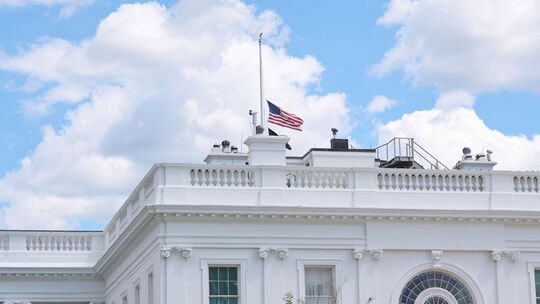 Trump setzt Flaggen auf halbmast nach Todesschüssen auf Kinder
