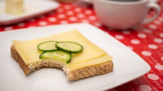 Frühstück mit Käsescheiben