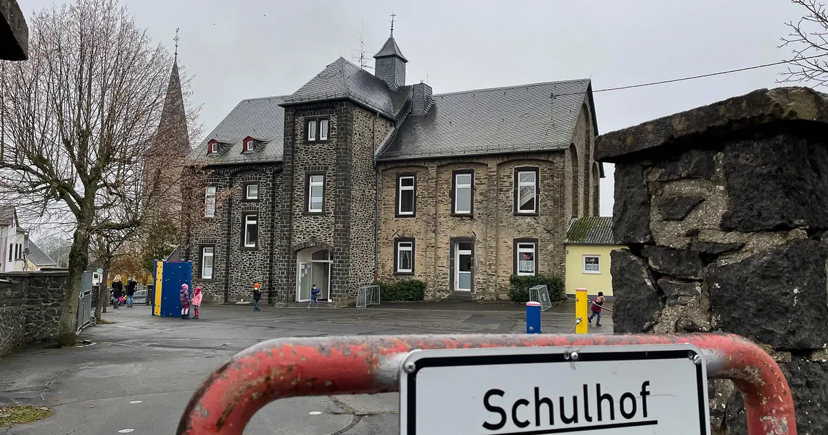 Unterricht allein in Laubach: Riss in Sturz: Grundschule Masburg vorerst ...