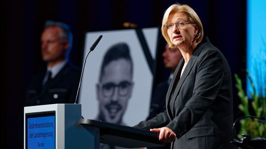 Gedenkfeier für getöteten Polizisten