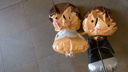 Ballons in Form eines Hochzeitspaares