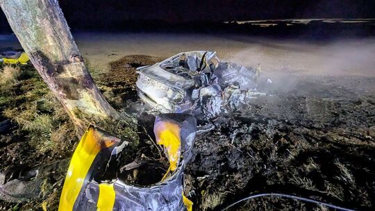 Auto fährt in NRW gegen Baum - Drei Tote Auto fährt in NRW gegen Baum - Drei Tote