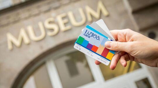 Citypass vor einem Museum