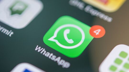 Das WhatsApp-Logo auf einem Smartphone