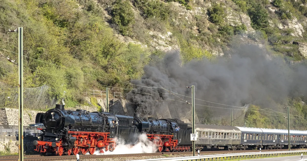 Berühmte Dampflok im Fokus: Eisenbahn-Romantik-Fahrt führt durchs ...