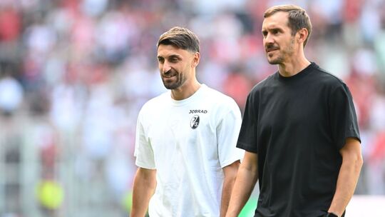 Vincenzo Grifo (l) und Julian Schuster