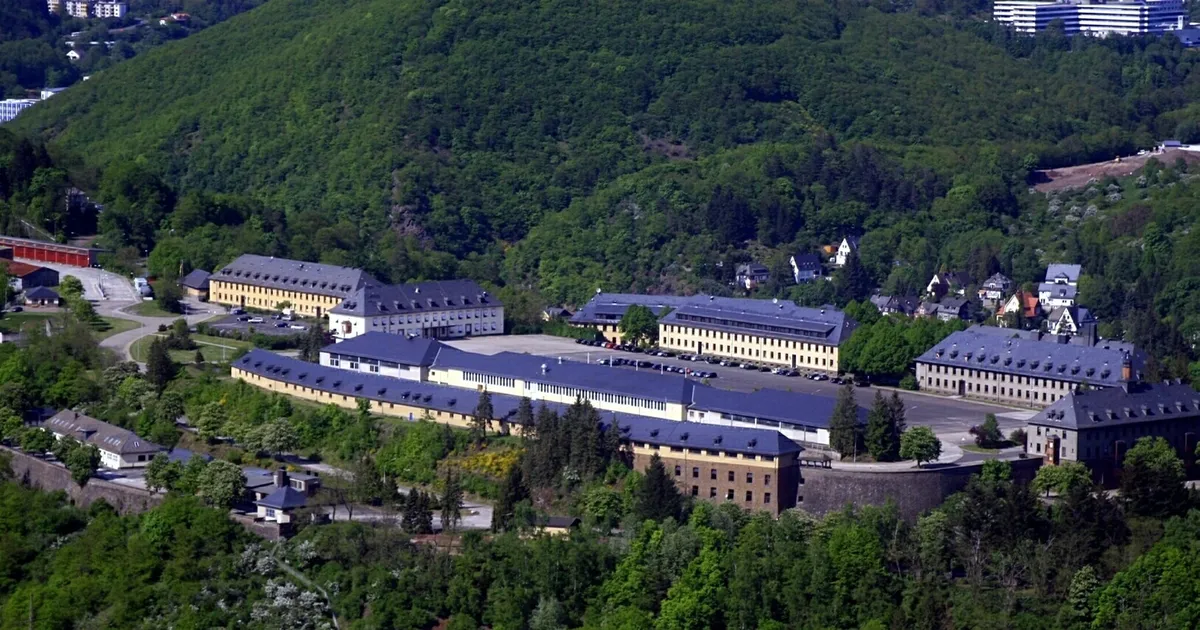 Treffen der Garnisonsstädte : Kasernensanierung kommt nicht recht in ...