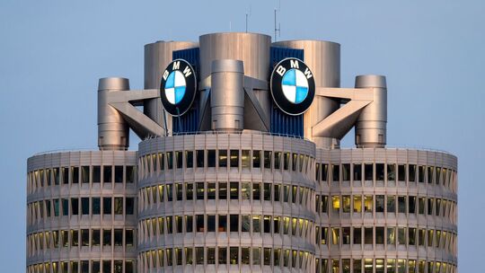 BMW Konzernzentrale mit BMW Logo