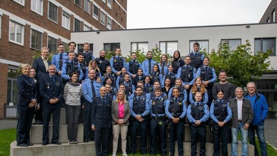 Die neuen Beamtinnen und Beamten sowie Führungskräfte und Ansprechpersonen