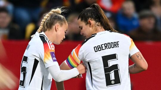 Giulia Gwinn und Lena Oberdorf