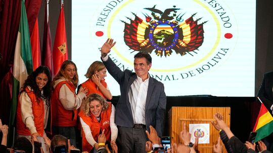 Ende der linken Ära in Bolivien: Paz gewinnt Präsidentenwahl