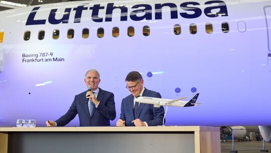 Taufe von Boing 787 auf den Namen "Frankfurt am Main"