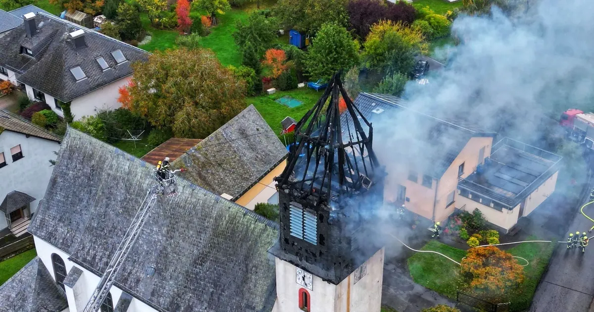 Nach Turmbrand im Hunsrück: Kirche Peterswald: Gerüstbau für Ermittler ...