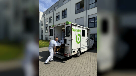 Dr. Blums Zahnmobil im Einsatz Dr. Blums Zahnmobil im Einsatz