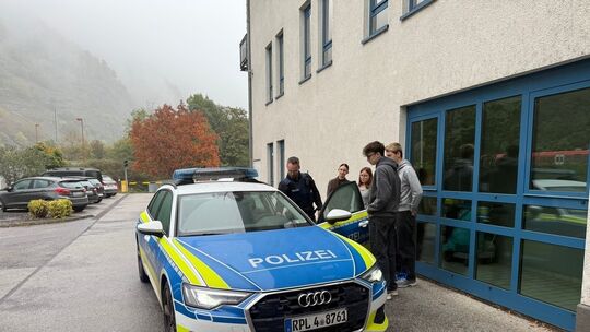 Die Schüler erhielten einen umfassenden Einblick in den Beruf der Polizistin, des Polizisten.