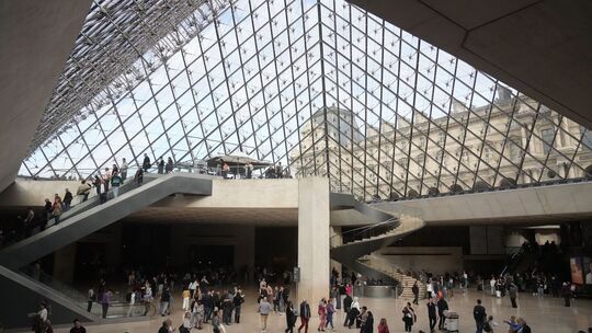 Louvre-Raub: Einbrecher scheiterten zunächst an Vitrine