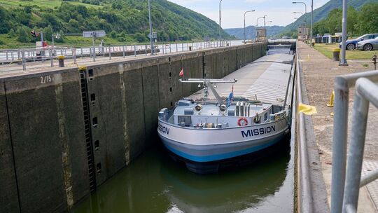 Notschleusungen nach Schiffsunfall auf Mosel