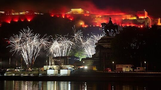 Rhein in Flammen: Zehntausende feiern friedlich