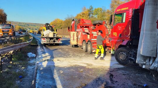 A48 Chaos Massenkarambolage Unfall Heute A48 Bringt Verkehr Zum Erliegenfeed