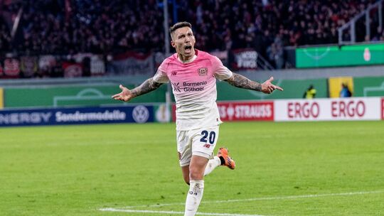 Alejandro Grimaldo jubelt über sein Tor Alejandro Grimaldo jubelt über sein Tor