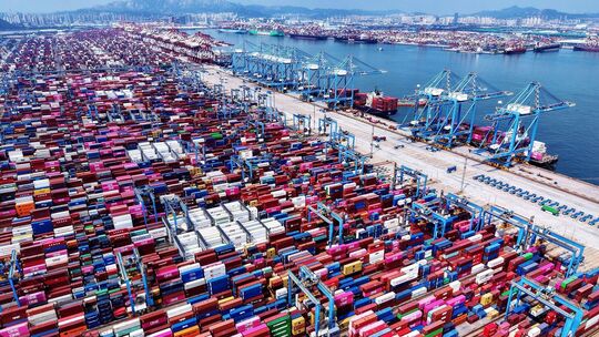 China - Containerterminal Qingdao China - Containerterminal Qingdao