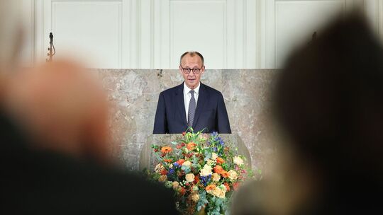 Merz bei der Gedenkfeier für den Bankier Friedrich von Metzler Merz bei der Gedenkfeier für den Bankier Friedrich von Metzler