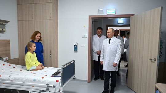 Putin besucht Nationales Medizinisches Forschungszentrum