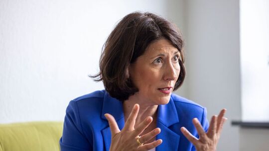 Sommerinterview mit Wirtschaftsministerin Daniela Schmitt Sommerinterview mit Wirtschaftsministerin Daniela Schmitt