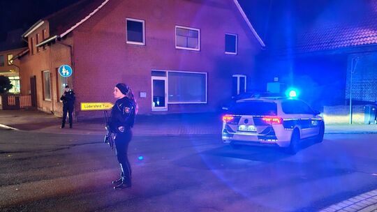Polizeieinsatz in Niedersachsen - Beamte warnen Bevölkerung