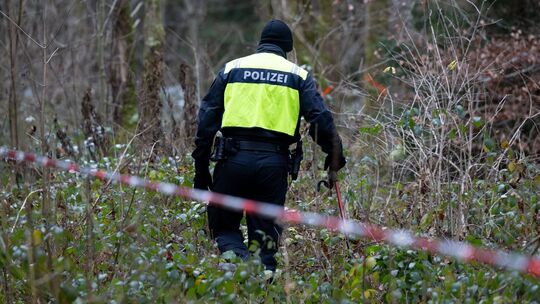 Nach dem Fund einer Frauenleiche im Wald bei München